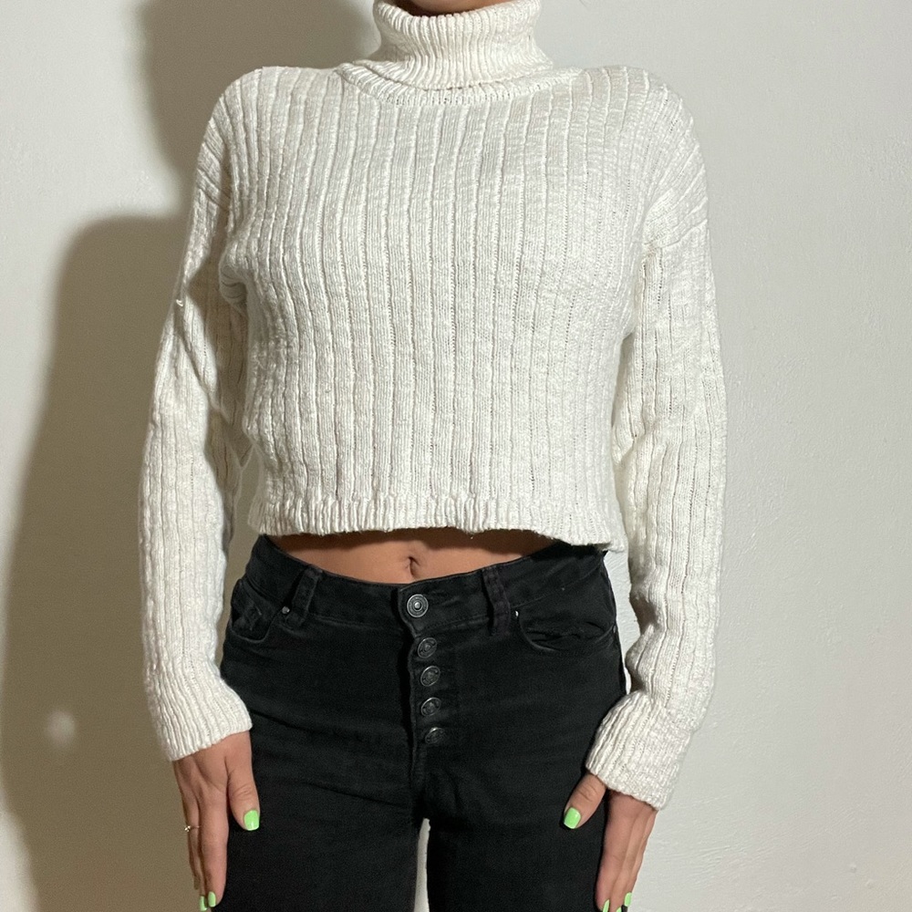 Forever21 turtleneck white cream sweater